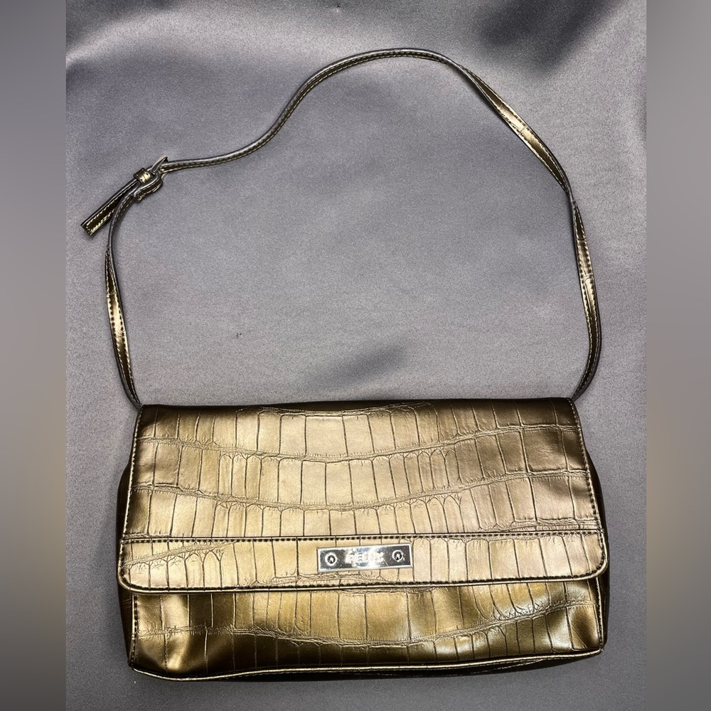 ⚜️Relic by Fossil Metallic Gold Croc-Embossed Baquette Shoulder Bag/Clutch⚜️